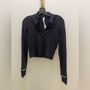lulu lemon zip up slight crop top great condition still has size tag